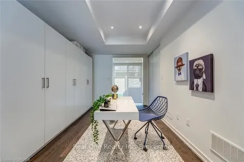 196 Squire Crescent Oakville ON L6H 0L6