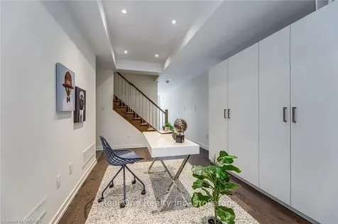 196 Squire Crescent Oakville ON L6H 0L6