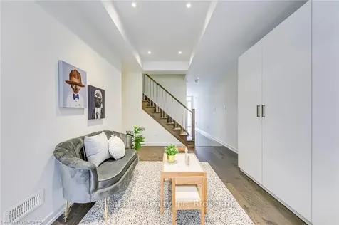 196 Squire Crescent Oakville ON L6H 0L6