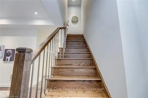 196 Squire Crescent Oakville ON L6H 0L6