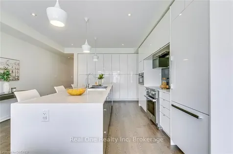 196 Squire Crescent Oakville ON L6H 0L6