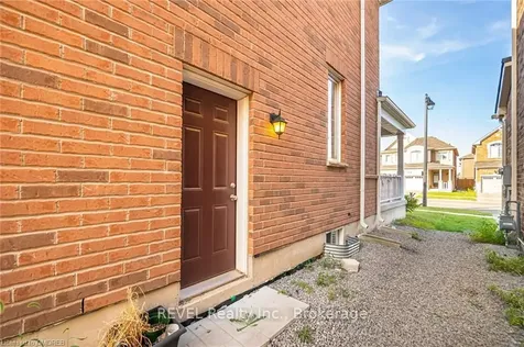 1252 Leger Way Milton ON L9E 1E4