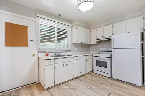 356 Sawyer Road Oakville ON L6L 3N7