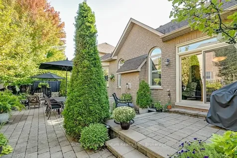 3329 Springflower Way Oakville ON L6L 6V1