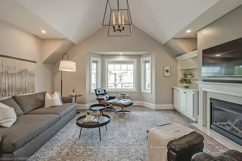 5217 Nova Crescent Burlington ON L7L 7B8