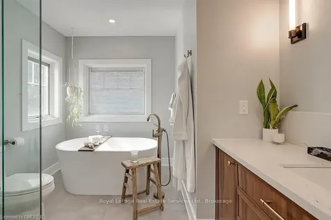 5217 Nova Crescent Burlington ON L7L 7B8