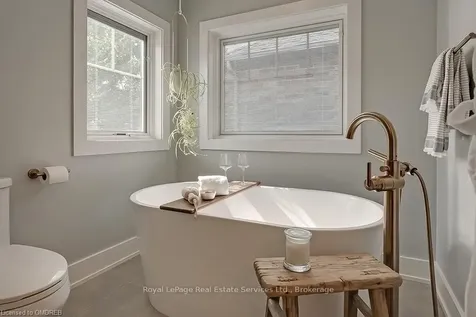 5217 Nova Crescent Burlington ON L7L 7B8