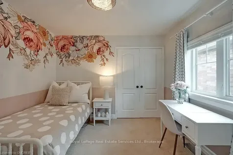 5217 Nova Crescent Burlington ON L7L 7B8