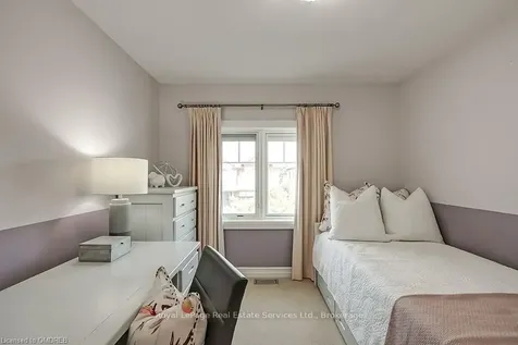 5217 Nova Crescent Burlington ON L7L 7B8