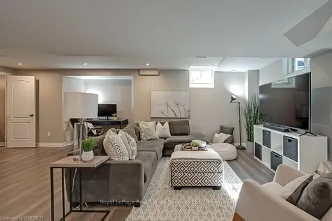 5217 Nova Crescent Burlington ON L7L 7B8