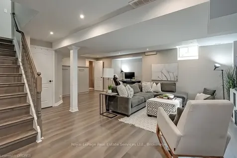 5217 Nova Crescent Burlington ON L7L 7B8