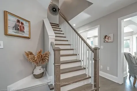 5217 Nova Crescent Burlington ON L7L 7B8