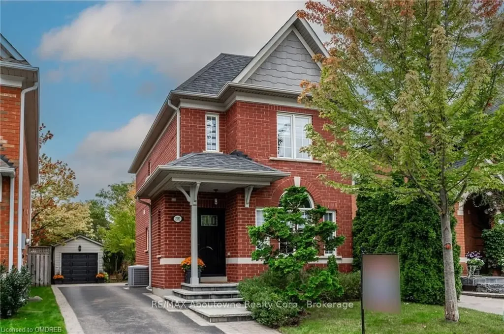 2595 Capilano Crescent Oakville ON L6H 6L4