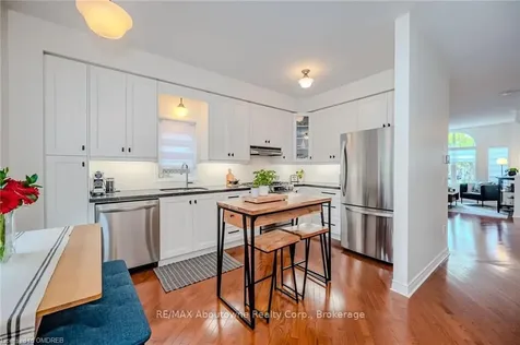 2595 Capilano Crescent Oakville ON L6H 6L4