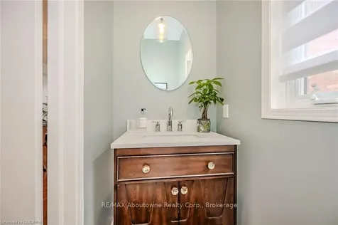 2595 Capilano Crescent Oakville ON L6H 6L4
