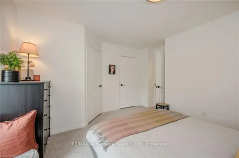 2595 Capilano Crescent Oakville ON L6H 6L4