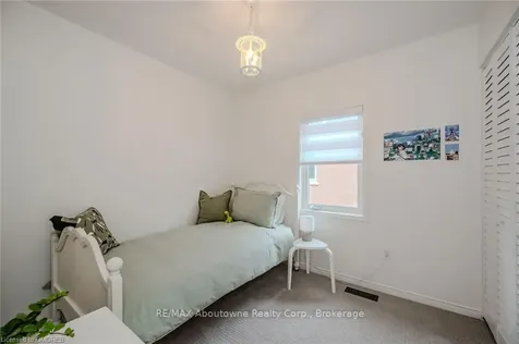 2595 Capilano Crescent Oakville ON L6H 6L4