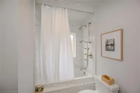 2595 Capilano Crescent Oakville ON L6H 6L4