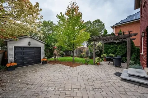 2595 Capilano Crescent Oakville ON L6H 6L4