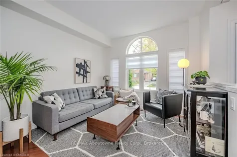 2595 Capilano Crescent Oakville ON L6H 6L4