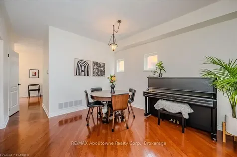 2595 Capilano Crescent Oakville ON L6H 6L4
