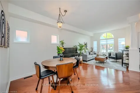 2595 Capilano Crescent Oakville ON L6H 6L4
