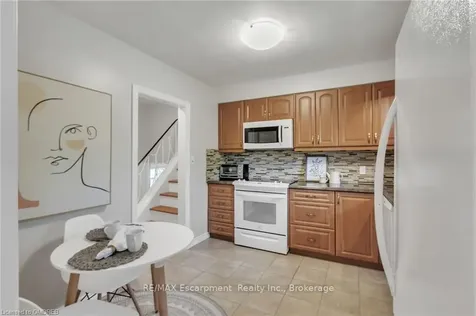 335 Meadowhill Road Burlington ON L7L 3L2