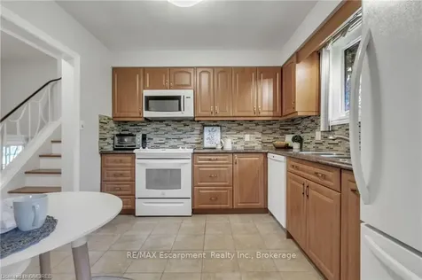 335 Meadowhill Road Burlington ON L7L 3L2