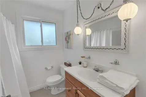 335 Meadowhill Road Burlington ON L7L 3L2