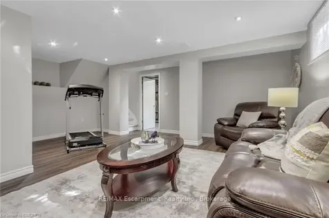 335 Meadowhill Road Burlington ON L7L 3L2