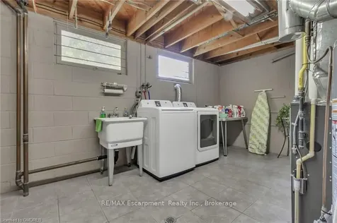 335 Meadowhill Road Burlington ON L7L 3L2