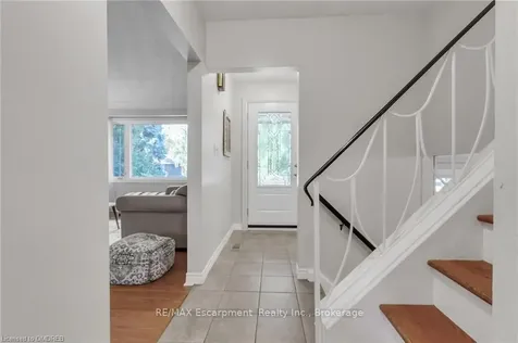 335 Meadowhill Road Burlington ON L7L 3L2