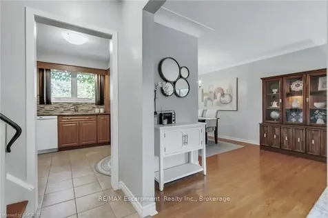 335 Meadowhill Road Burlington ON L7L 3L2