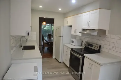 1002 Elizabeth Place W Oakville ON L6H 3H8