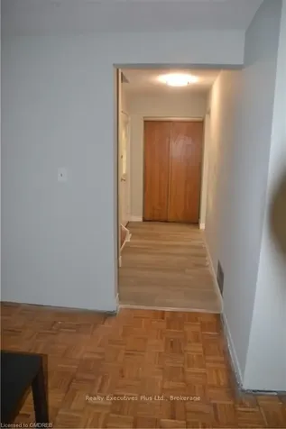 1002 Elizabeth Place W Oakville ON L6H 3H8