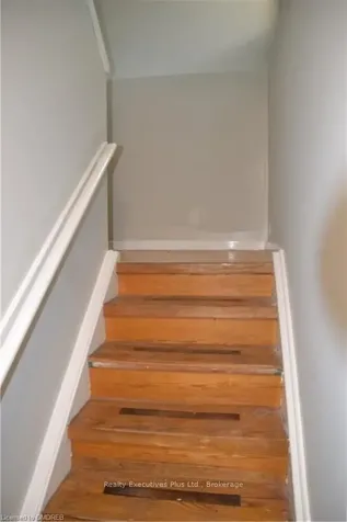 1002 Elizabeth Place W Oakville ON L6H 3H8