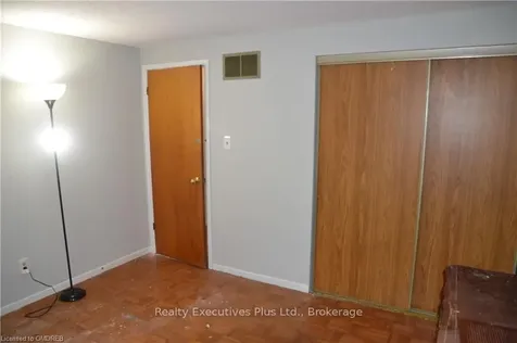 1002 Elizabeth Place W Oakville ON L6H 3H8