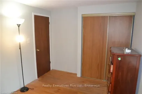 1002 Elizabeth Place W Oakville ON L6H 3H8