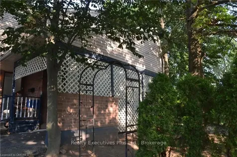 1002 Elizabeth Place W Oakville ON L6H 3H8