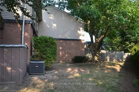 1002 Elizabeth Place W Oakville ON L6H 3H8