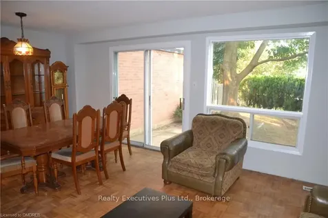 1002 Elizabeth Place W Oakville ON L6H 3H8