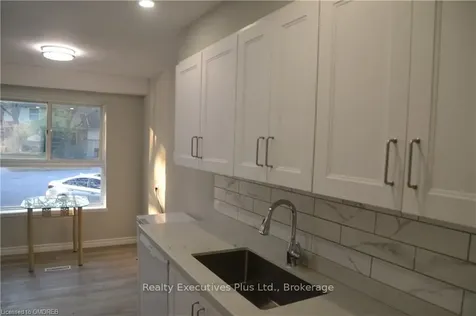 1002 Elizabeth Place W Oakville ON L6H 3H8