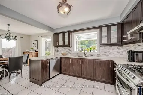126 Howell Road Oakville ON L6H 5Z3