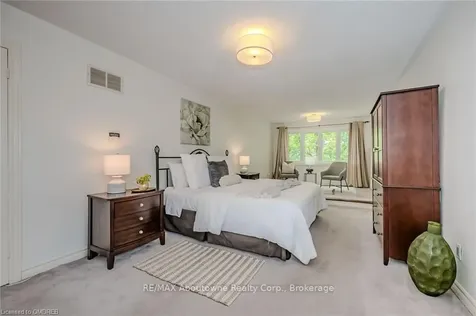 126 Howell Road Oakville ON L6H 5Z3