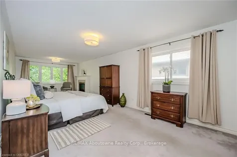 126 Howell Road Oakville ON L6H 5Z3