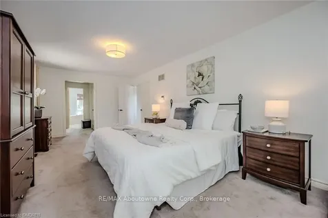 126 Howell Road Oakville ON L6H 5Z3