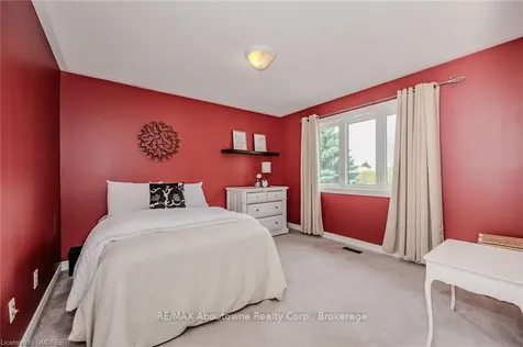 126 Howell Road Oakville ON L6H 5Z3