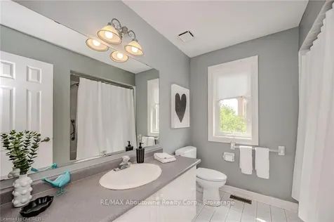126 Howell Road Oakville ON L6H 5Z3