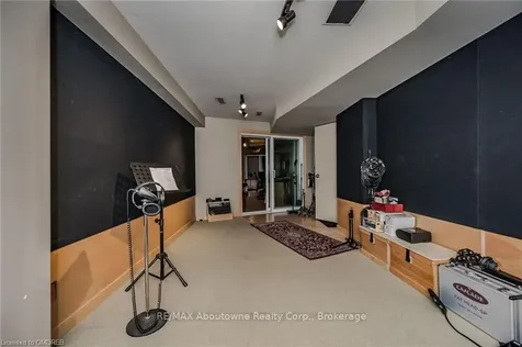 126 Howell Road Oakville ON L6H 5Z3