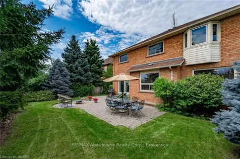 126 Howell Road Oakville ON L6H 5Z3